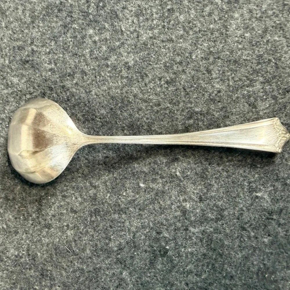 Vintage Rogers A1 Silverplate Sugar Shell Spoon Laurel Wreath Art Deco‎ Flatware